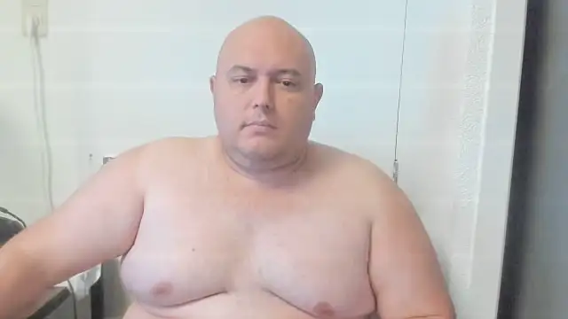 Snapshot of BigromeoXX chatting on November 2025 04:40:01 PM BigromeoXX online show from November 2025 04:40:01 PM