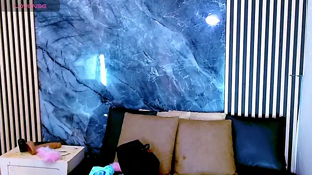 Isalombardi online show from September 2025 02:45:01 AM