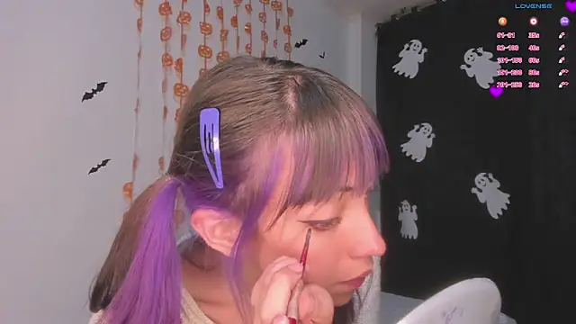 Snapshot of MiaGoth_ chatting on October 2025 01:13:02 AM MiaGoth online show from October 2025 01:13:02 AM