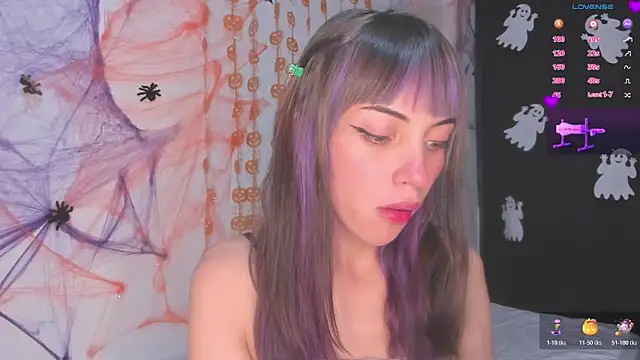 Snapshot of MiaGoth_ chatting on October 2025 01:24:02 AM MiaGoth online show from October 2025 01:24:02 AM