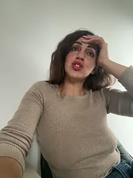 EmaSkyes online show from October 2025 07:16:01 AM