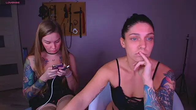 Carrie Moonshine online show from October 2025 07:01:02 PM