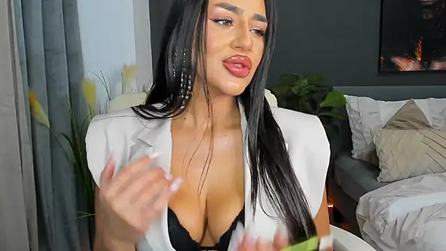 Sonia  Rey online show from October 2025 12:20:02 AM