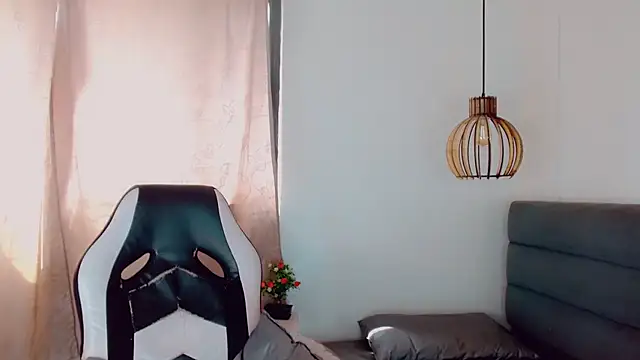 Oriana braom online show from February 2025 07:33:01 PM