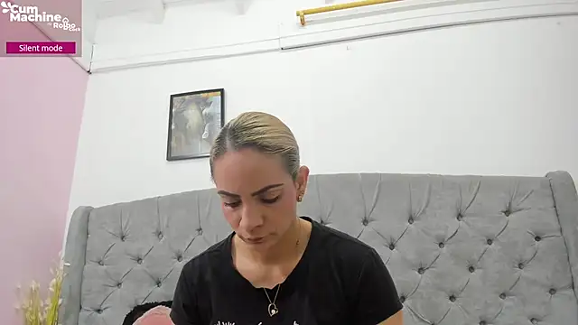 Snapshot of Valesskahall chatting on October 2025 12:03:01 PM Valesskahall online show from October 2025 12:03:01 PM