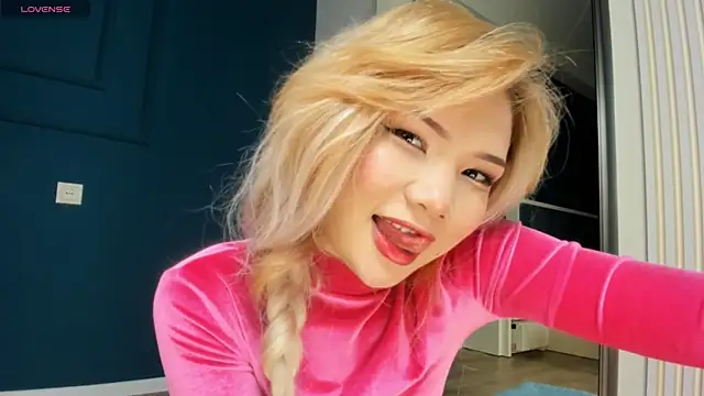 Snapshot of Xiao_Mei_ chatting on December 2024 02:37:02 AM Xiao Mei online show from December 2024 02:37:02 AM