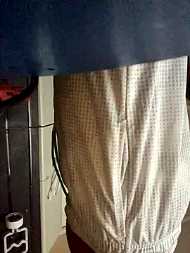 Snapshot of yosparky chatting on October 2025 09:04:02 PM yosparky online show from October 2025 09:04:02 PM