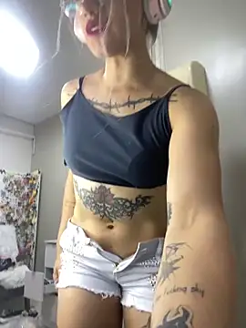 Snapshot of loira_messi chatting on April 2026 05:05:01 AM loira messi online show from April 2026 05:05:01 AM