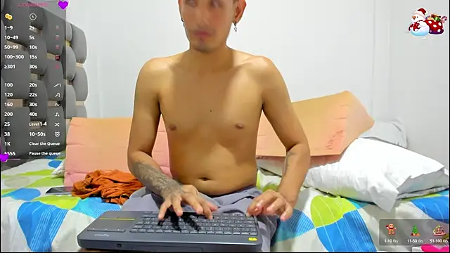 Snapshot of EAT_TWINKS chatting on January 2025 05:04:02 AM EAT TWINKS online show from January 2025 05:04:02 AM