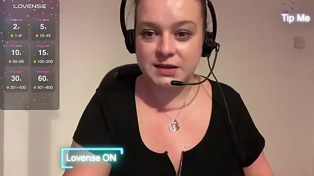 NaughtyWifeUK online show from December 2024 04:09:01 PM