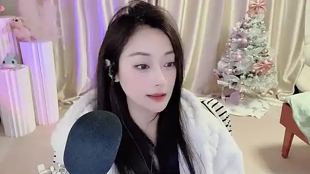 Snapshot of Daisy-77 chatting on December 2024 09:42:02 PM Daisy-77 online show from December 2024 09:42:02 PM