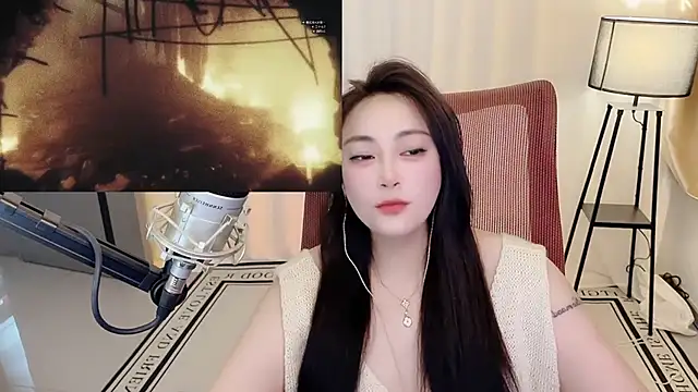 Daisy-77 online show from June 2026 01:15:01 PM
