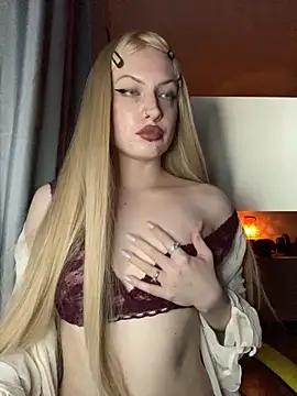 Snapshot of LolaBrattySweetie chatting on October 2025 07:14:01 PM LolaBrattySweetie online show from October 2025 07:14:01 PM