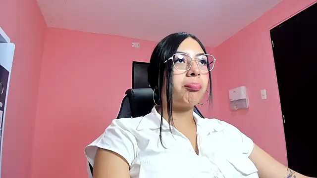 Snapshot of AlanaPetterson chatting on December 2024 03:54:02 PM AlanaPetterson online show from December 2024 03:54:02 PM