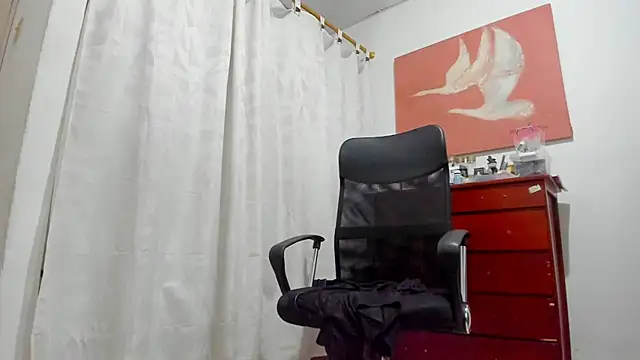 Snapshot of misstresbigcockts chatting on January 2025 08:43:02 AM misstresbigcockts online show from January 2025 08:43:02 AM