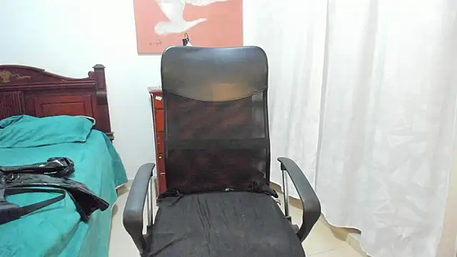 Snapshot of misstresbigcockts chatting on November 2025 10:01:02 AM misstresbigcockts online show from November 2025 10:01:02 AM