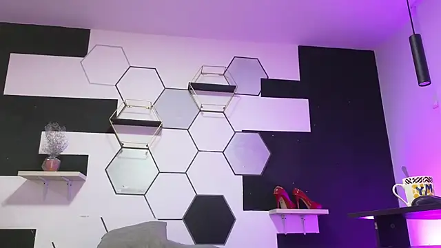 alondrabigtits online show from September 2025 11:56:02 AM