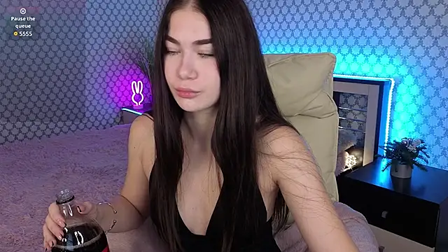 Sunny Sweety online show from October 2025 03:35:02 PM