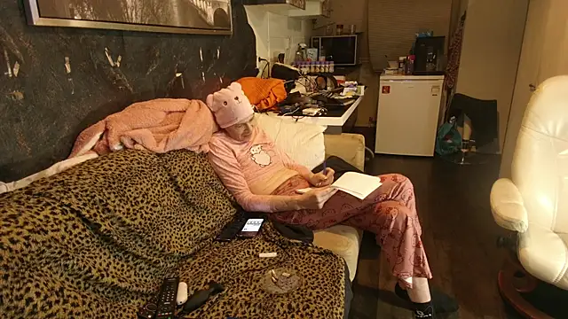 Snapshot of Doggyray44 chatting on January 2026 05:27:02 PM Doggyray44 online show from January 2026 05:27:02 PM