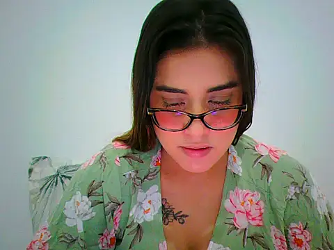 Snapshot of maliamiller chatting on April 2026 09:13:01 AM maliamiller online show from April 2026 09:13:01 AM