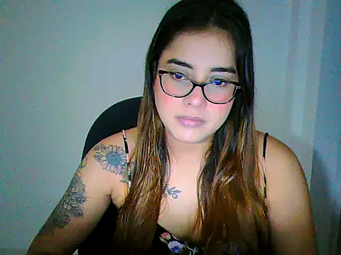 Snapshot of maliamiller chatting on April 2026 07:47:02 AM maliamiller online show from April 2026 07:47:02 AM