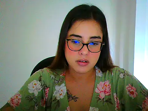 Snapshot of maliamiller chatting on April 2026 11:12:01 AM maliamiller online show from April 2026 11:12:01 AM