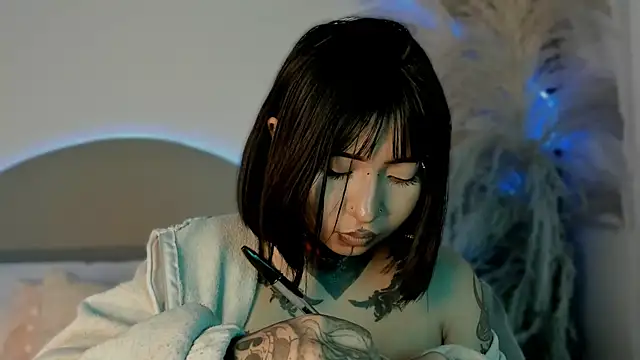 Evangeline bell online show from October 2025 04:33:02 AM