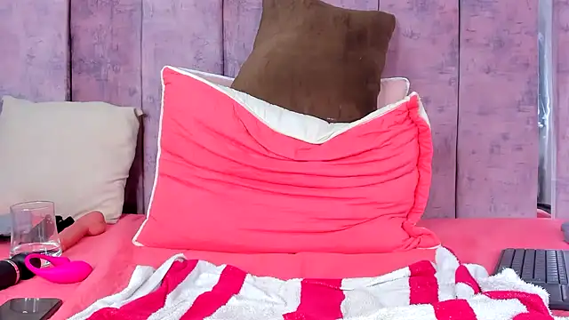 AshlieRoberts online show from January 2025 05:58:01 PM