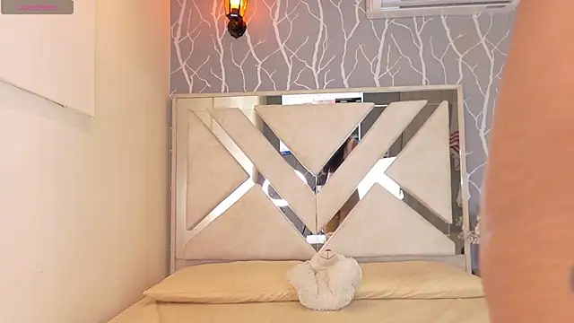 vanessa guzman2 online show from December 2025 12:33:02 PM