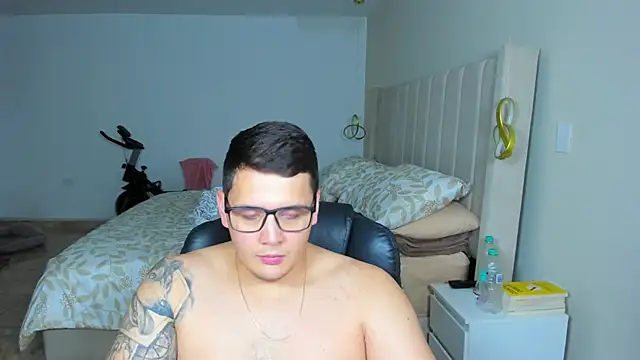 jhonstark09 online show from March 2026 04:56:01 PM