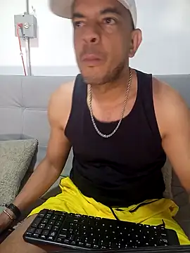 latinmartin73 online show from February 2025 05:37:01 PM