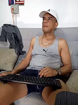 latinmartin73 online show from February 2025 03:44:01 AM