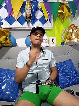 latinmartin73 online show from October 2025 12:07:01 AM