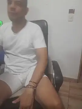 latinmartin73 online show from February 2026 12:50:02 AM