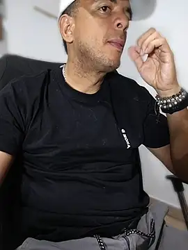 latinmartin73 online show from April 2026 02:09:02 AM