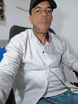 latinmartin73 online show from April 2026 01:43:01 AM