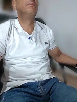 latinmartin73 online show from May 2026 11:43:01 PM