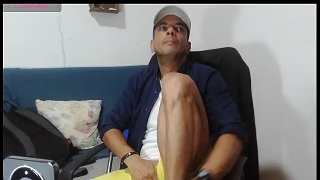 latinmartin73 online show from May 2026 11:46:02 PM