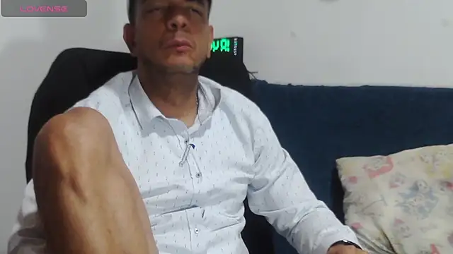 latinmartin73 online show from May 2026 11:46:01 PM