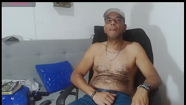 latinmartin73 online show from May 2026 01:11:02 AM
