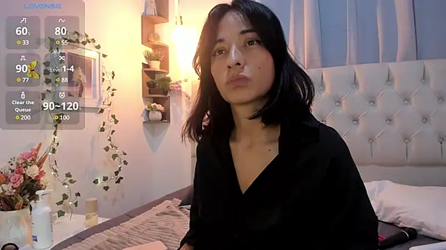 savagequeenbee7 online show from December 2024 01:28:01 PM