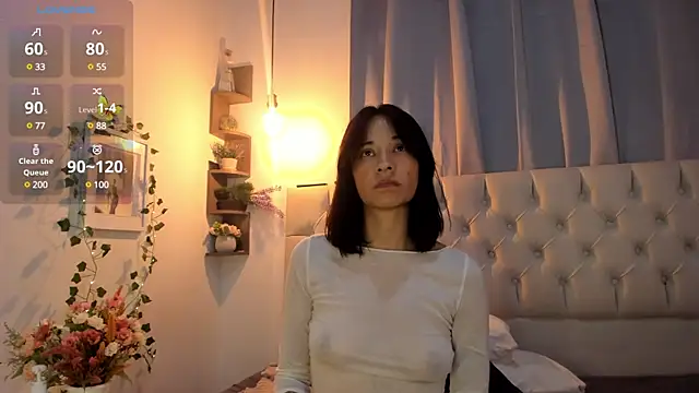 savagequeenbee7 online show from December 2024 05:44:01 PM