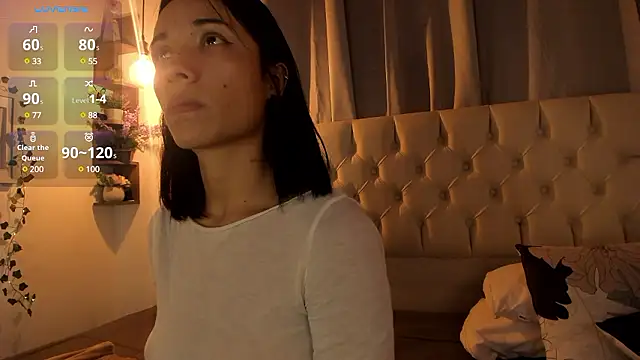 savagequeenbee7 online show from December 2024 12:24:01 PM