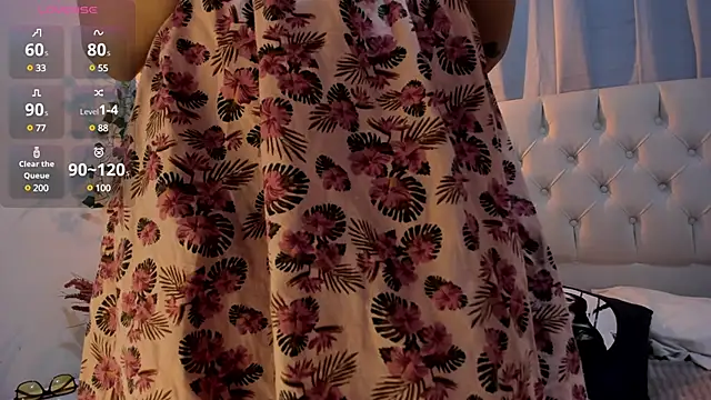 savagequeenbee7 online show from December 2024 03:01:02 PM