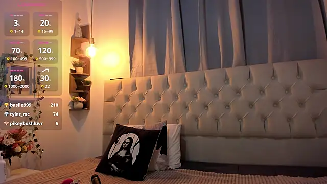 savagequeenbee7 online show from December 2024 12:22:02 PM