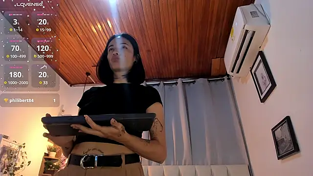 savagequeenbee7 online show from December 2024 11:17:01 AM