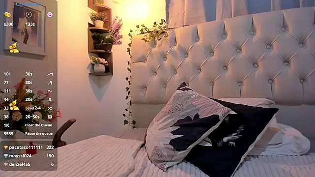 savagequeenbee7 online show from December 2024 07:39:01 AM