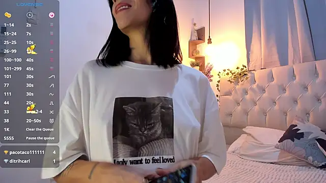 savagequeenbee7 online show from December 2024 02:05:02 PM