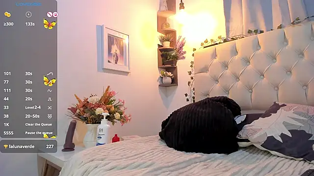 savagequeenbee7 online show from January 2025 07:43:01 PM