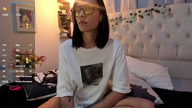 savagequeenbee7 online show from January 2025 09:54:01 PM